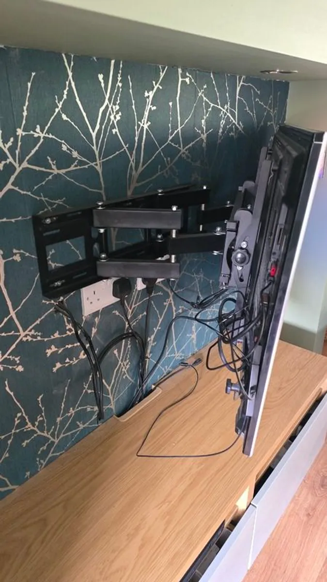 Panasonic 42 inch smart TV - Image 3