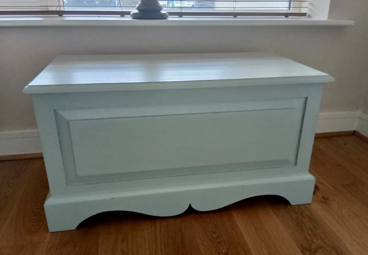 Bedroom suite: wardrobe, bed and blanket box. - Image 4