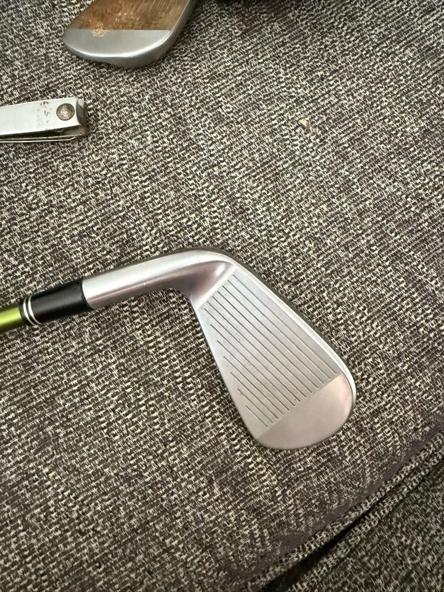 Srixon ZU85 utility iron - Image 2
