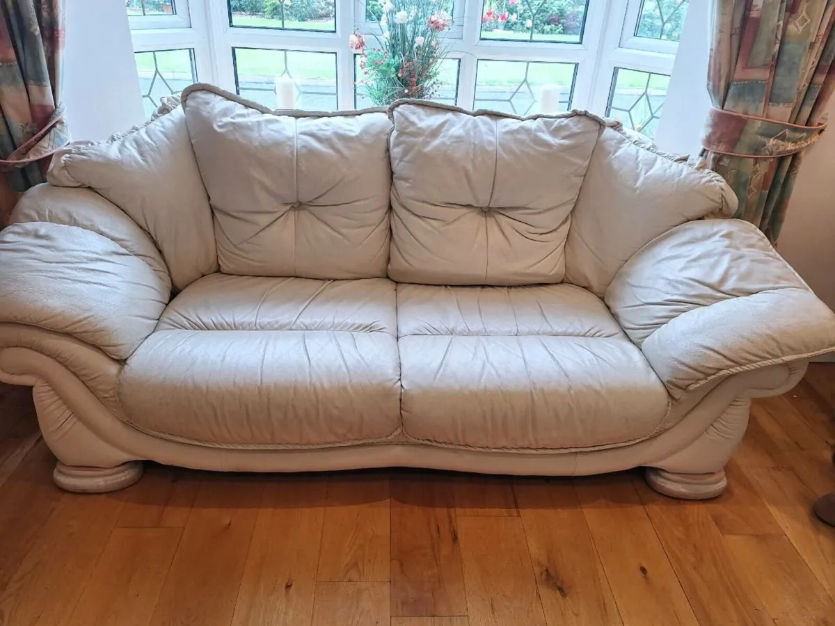 3 +1+1 seater  leather suite - Image 1