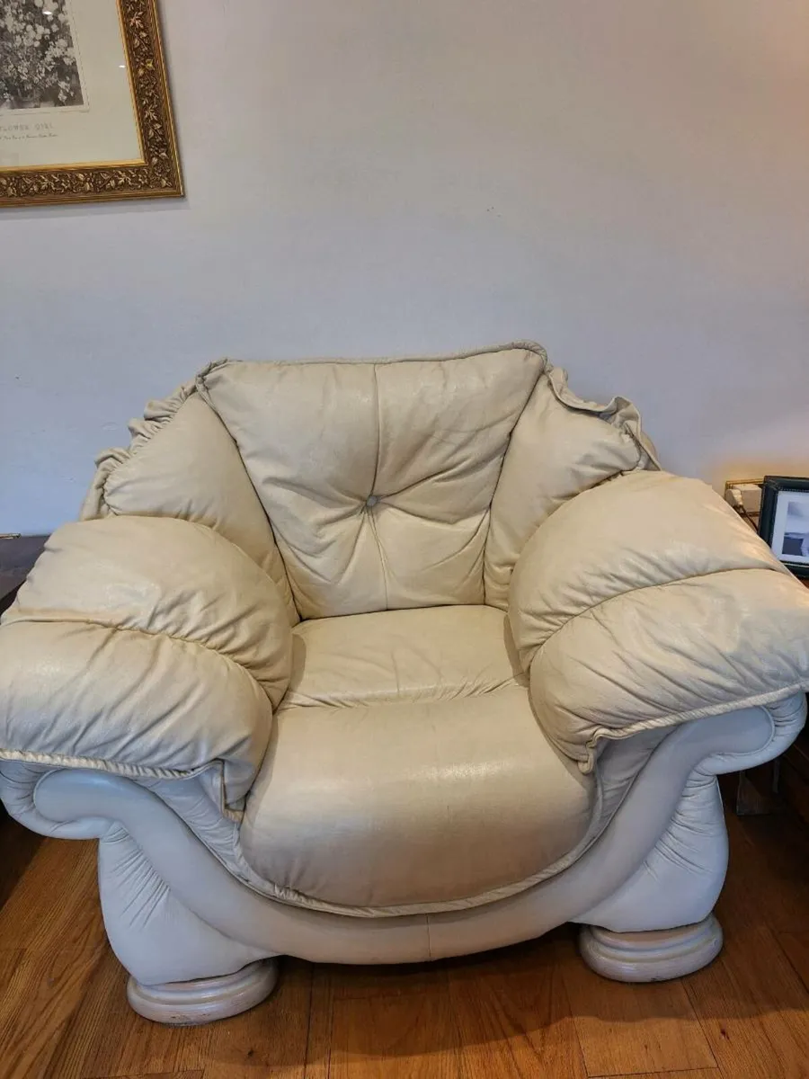 3 +1+1 seater  leather suite - Image 2