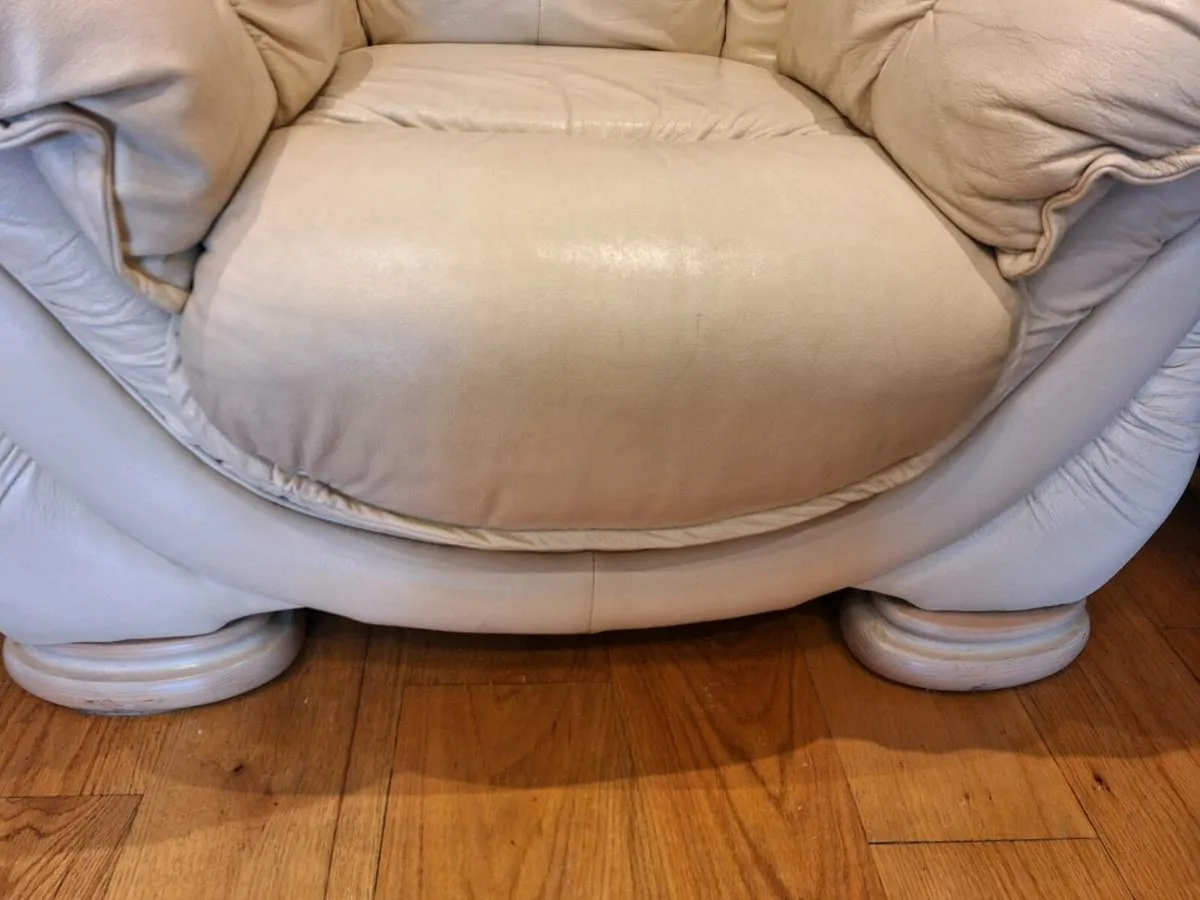 3 +1+1 seater  leather suite - Image 3