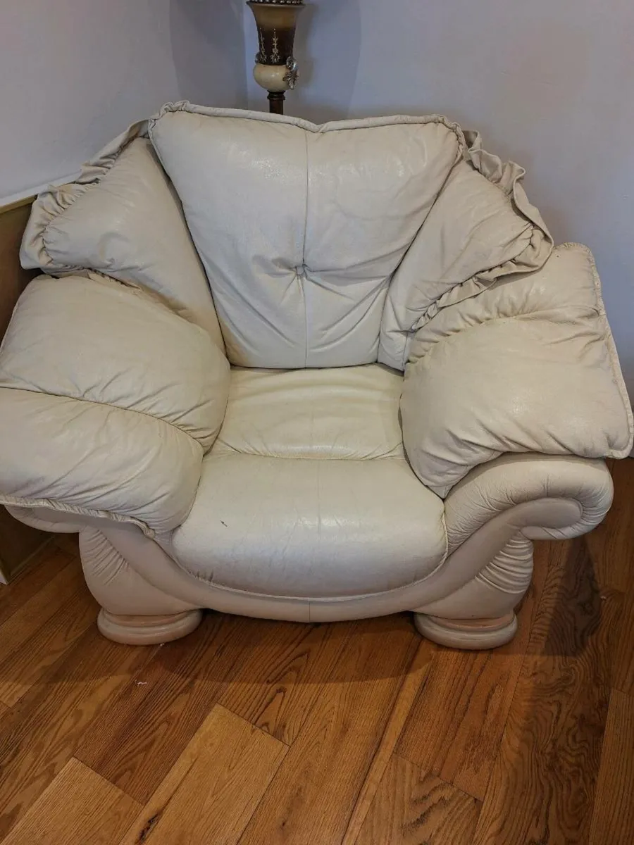 3 +1+1 seater  leather suite - Image 4