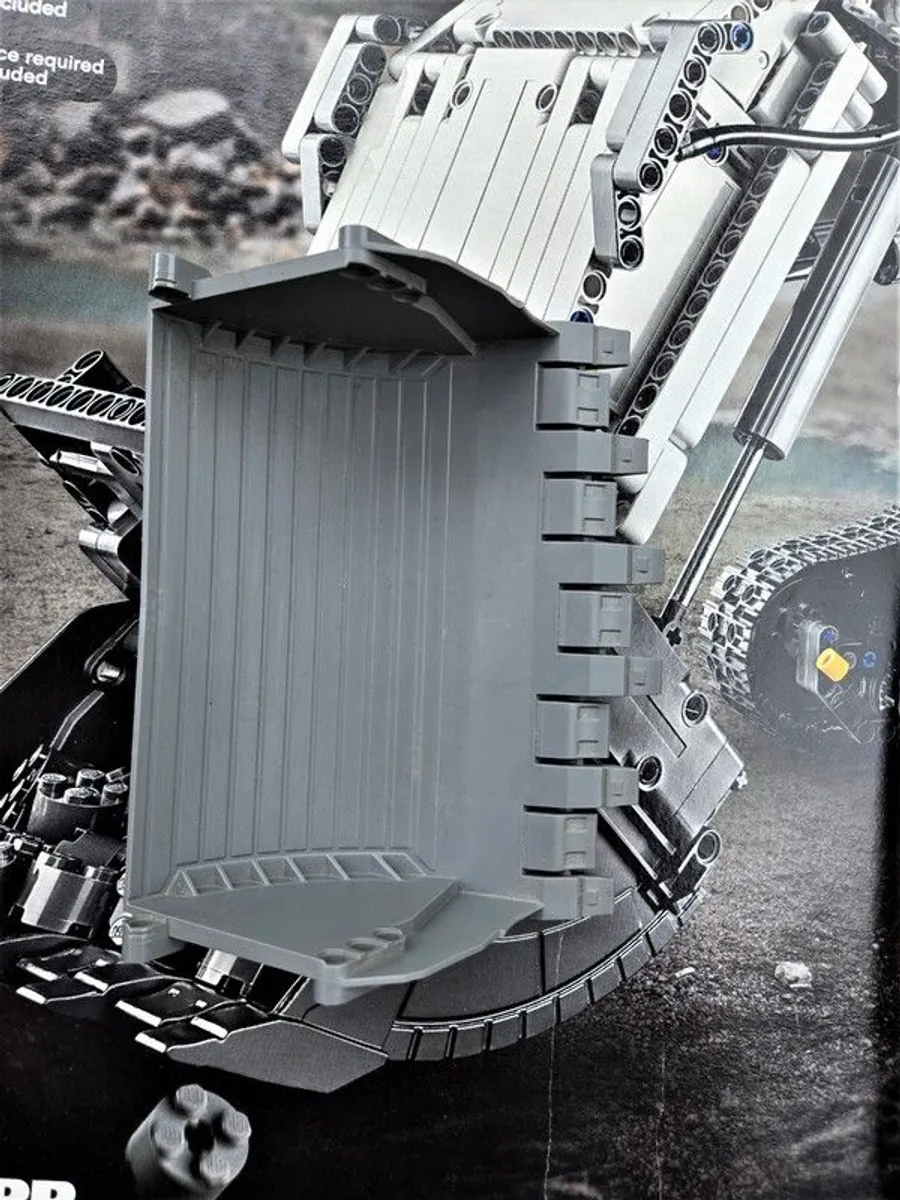 Lego Technic 42100 Liebherr Mine excavator - Image 4