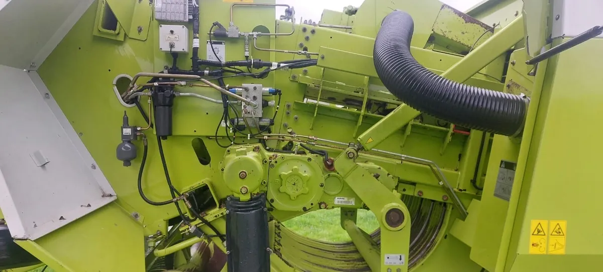 Class 2100 baler - Image 3