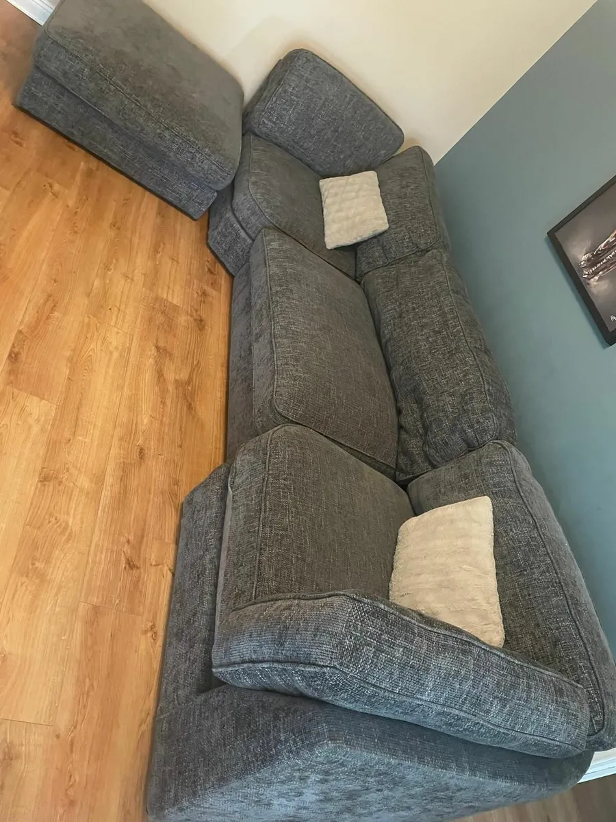 Couch - Image 4