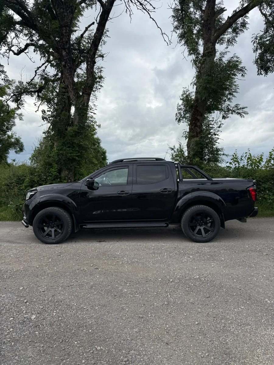 171 Nissan Navara 2.3 DCI 190 Tekna Auto - Image 2