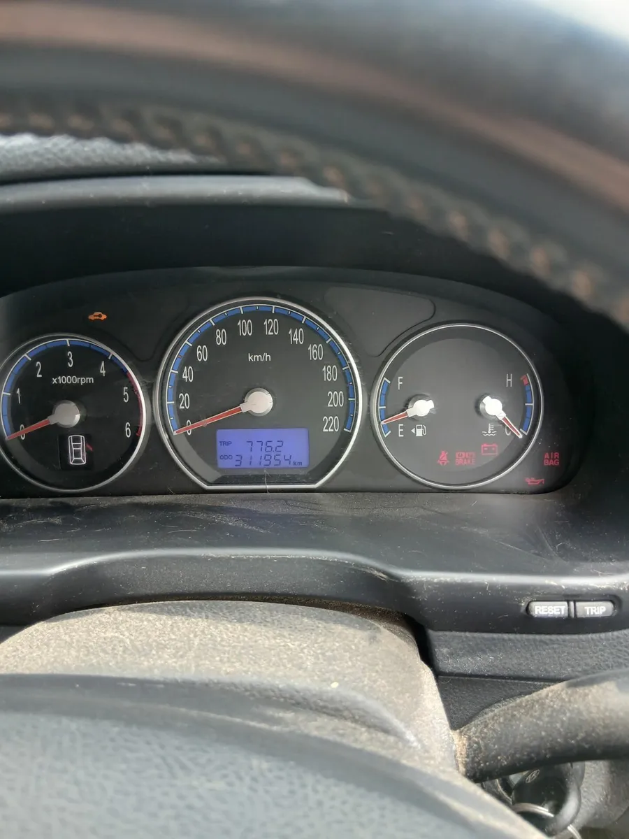 Hyundai Santa Fe 2008 - Image 2