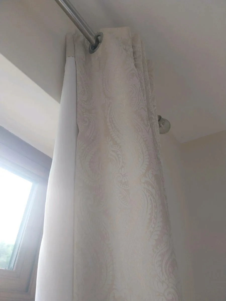 Eyelet cream curtains - Image 2