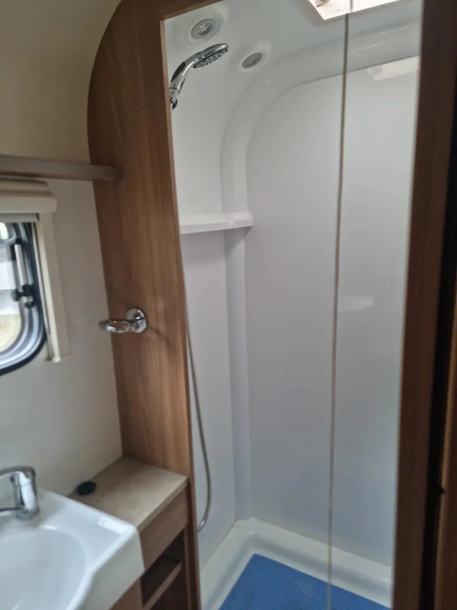 Caravan - Image 2