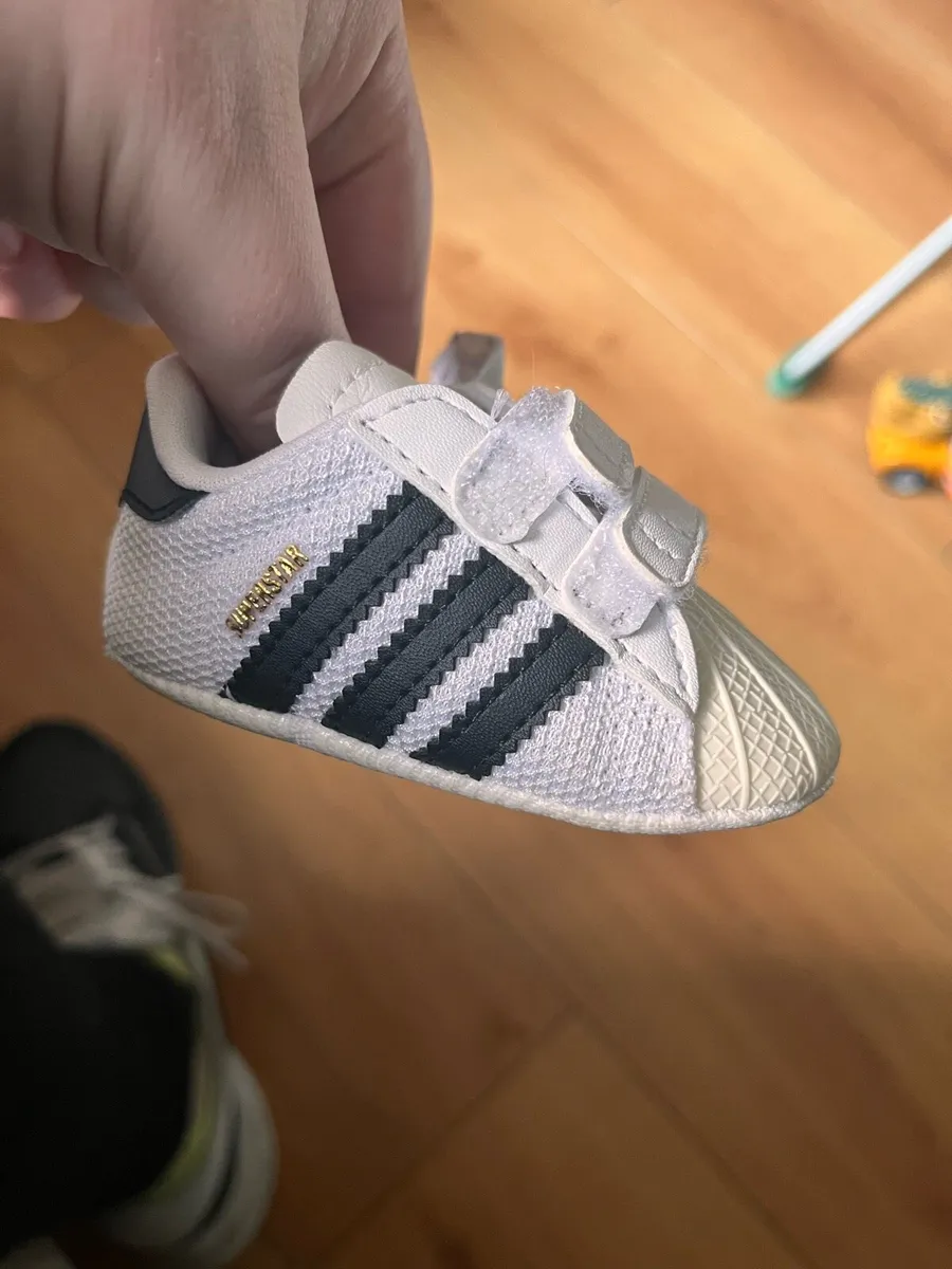 Adidas superstar crib size - Image 1