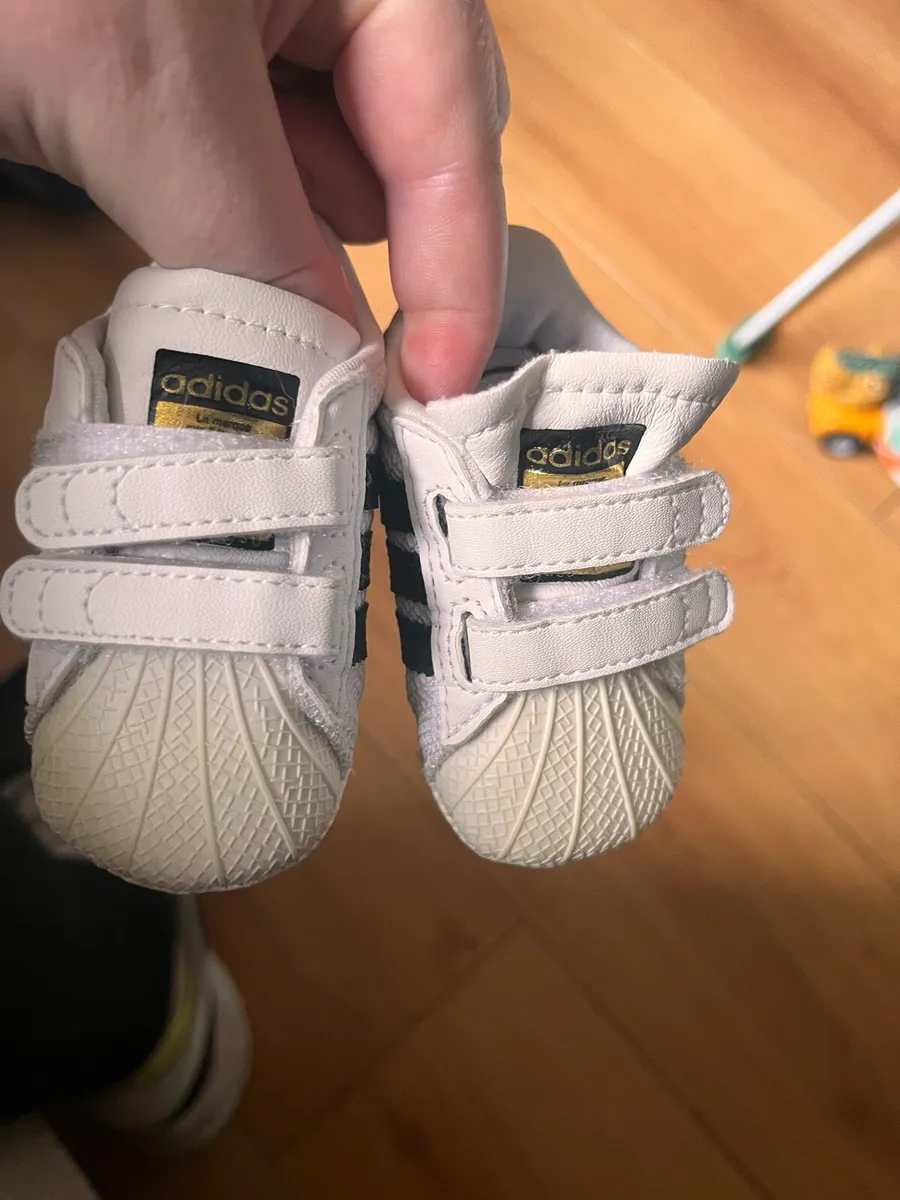 Adidas superstar crib size - Image 2