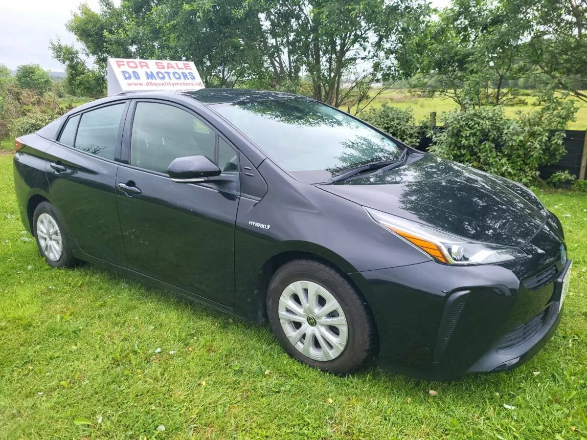2020 Toyota Prius hybrid pearl white new model - Image 3
