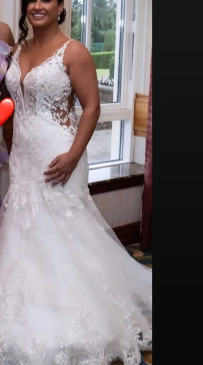 Wedding dress - Image 1