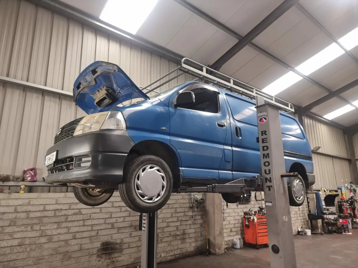 2010 hiace - Image 3