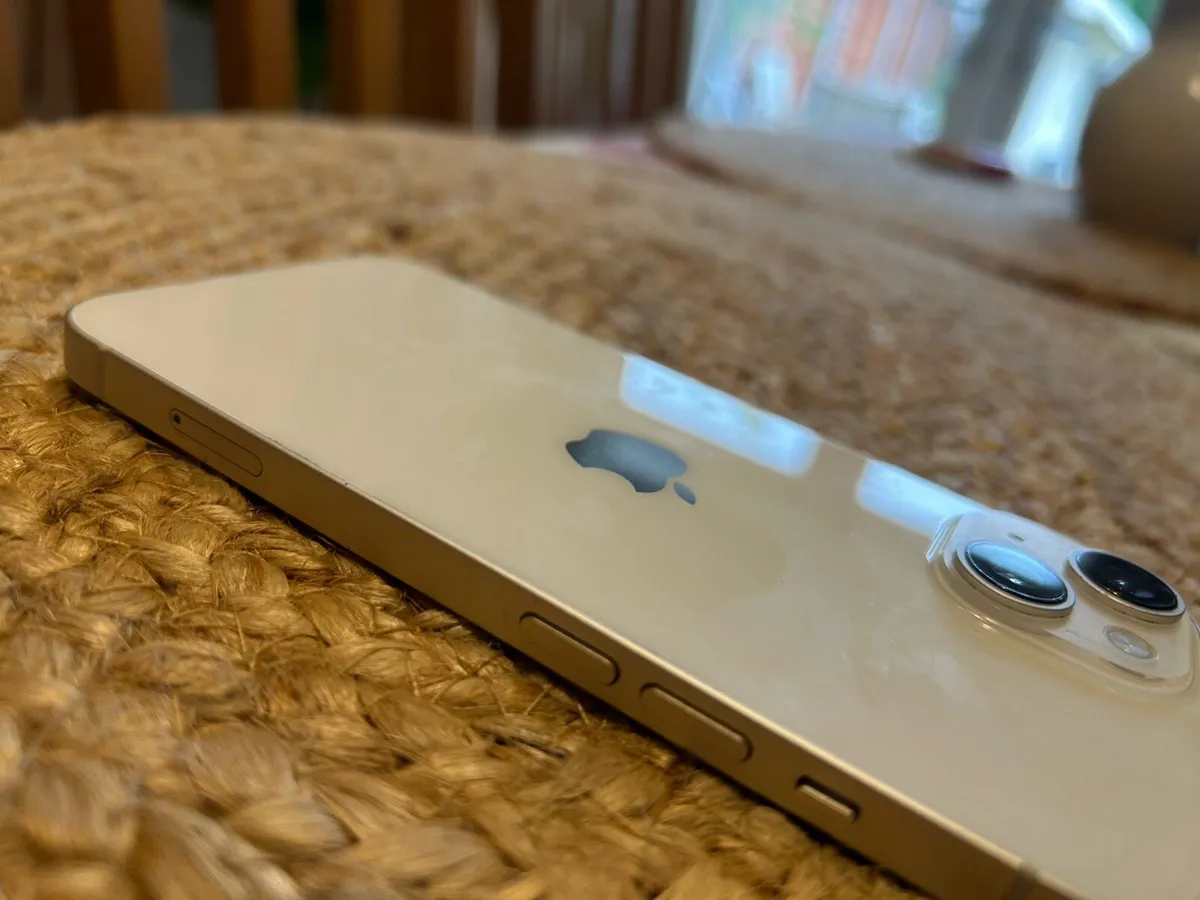 iPhone 14 - Image 1