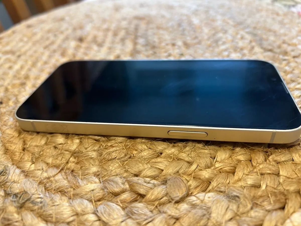 iPhone 14 - Image 3