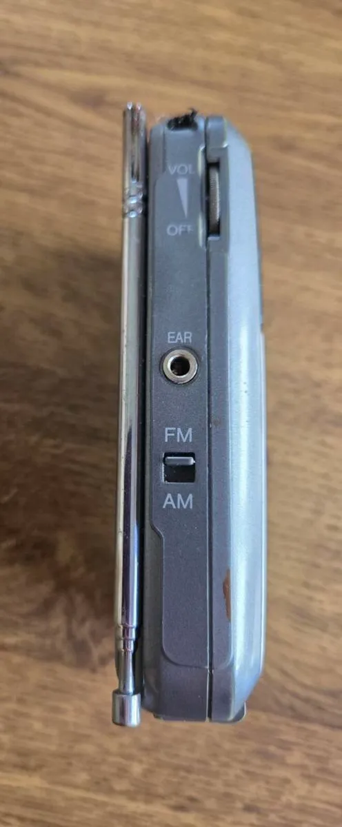 FM/AM Radio (pocket size) - Image 3