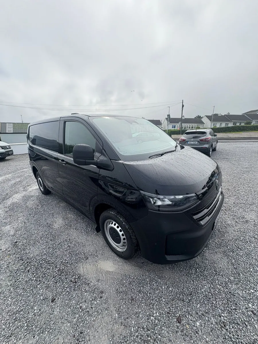 Volkswagen Transporter 2025 - Image 2