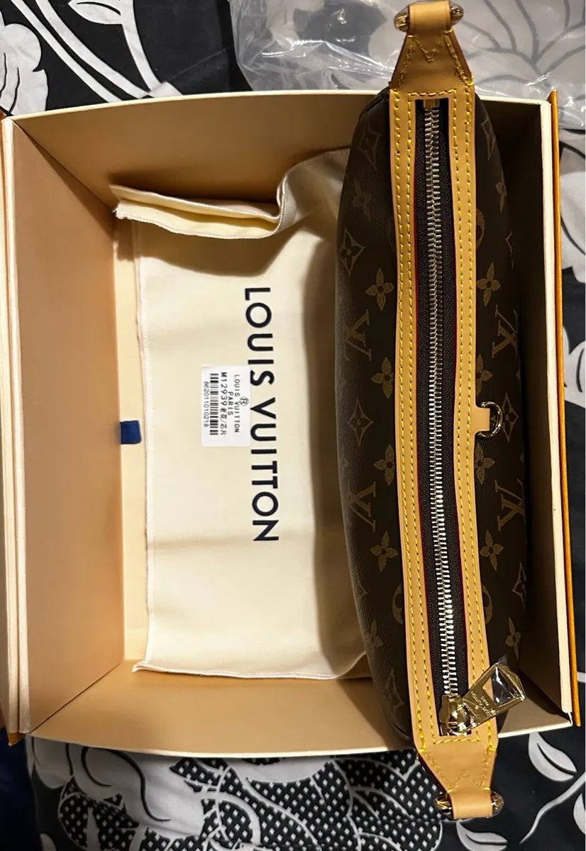 Louis Vuitton woman’s crossbody bag. - Image 3