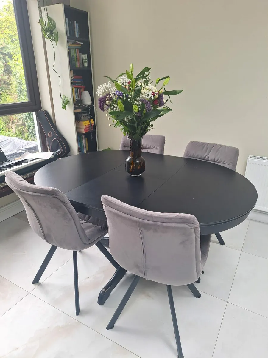 Dining Room table and chairs - Image 2
