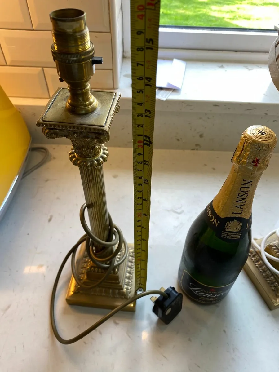 Pair of brass Corinthian column table lamps - Image 2