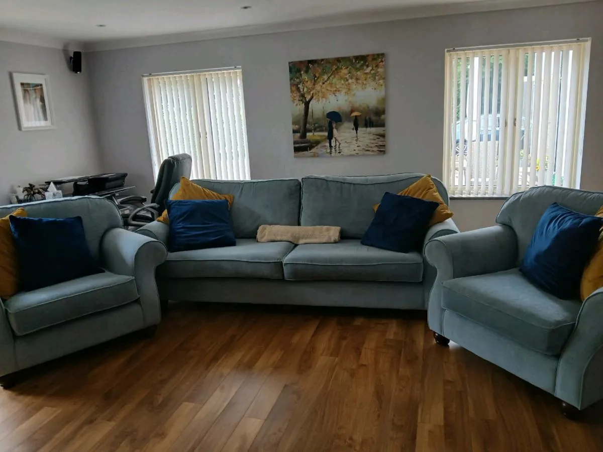 3 piece sofa - Image 1