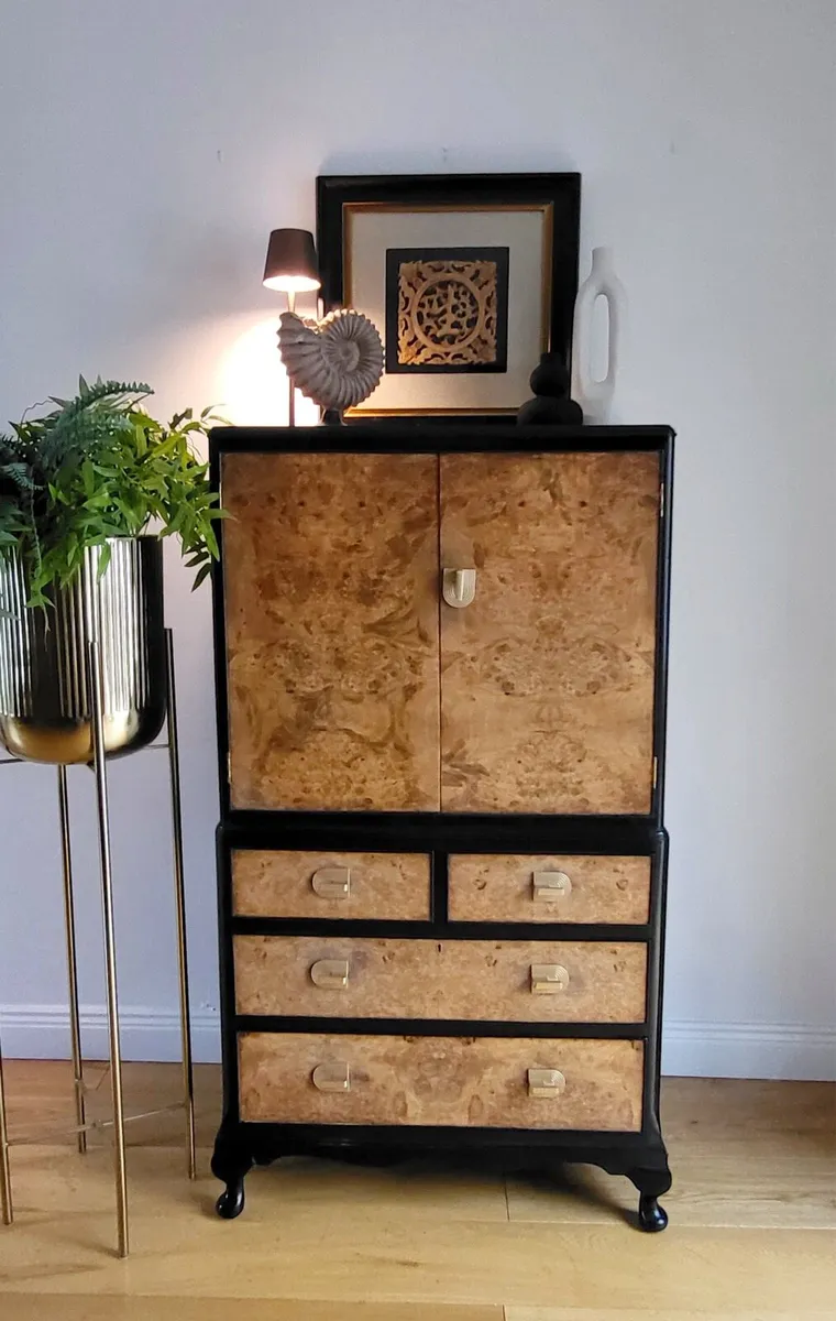 Beautiful Antique cabinet - Image 4