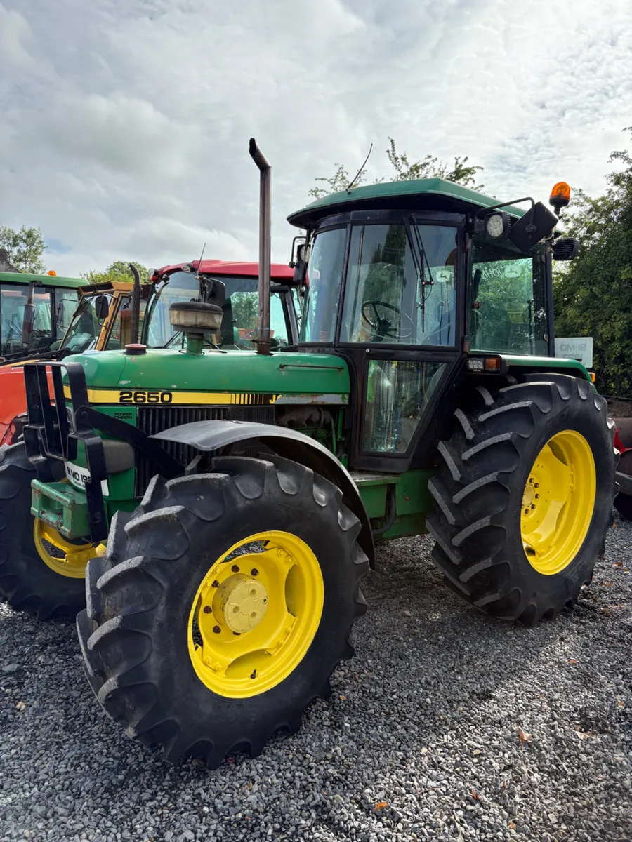 John Deere 2650 Tractor - Image 1