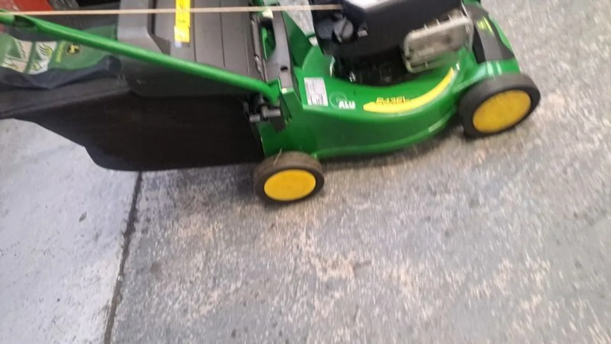 John Deere Lawnower R43 - Image 2