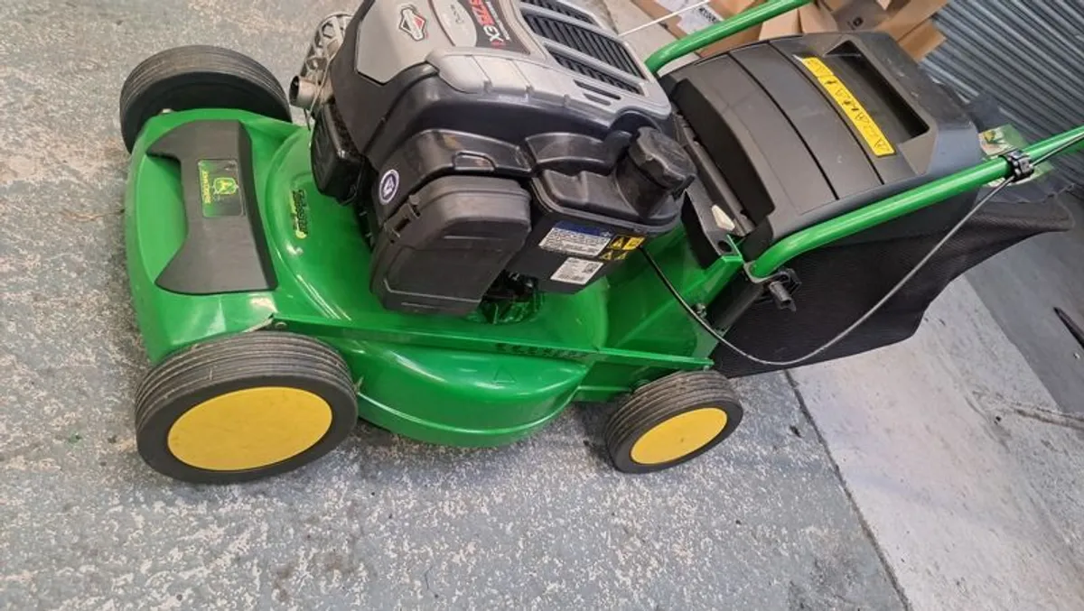John Deere Lawnower R43 - Image 4
