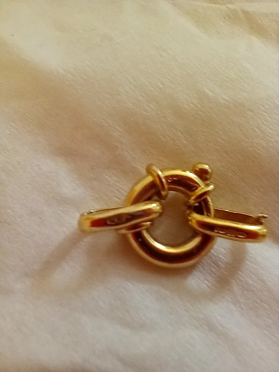 9 CT gold heavy duty vintage spring clip - Image 1