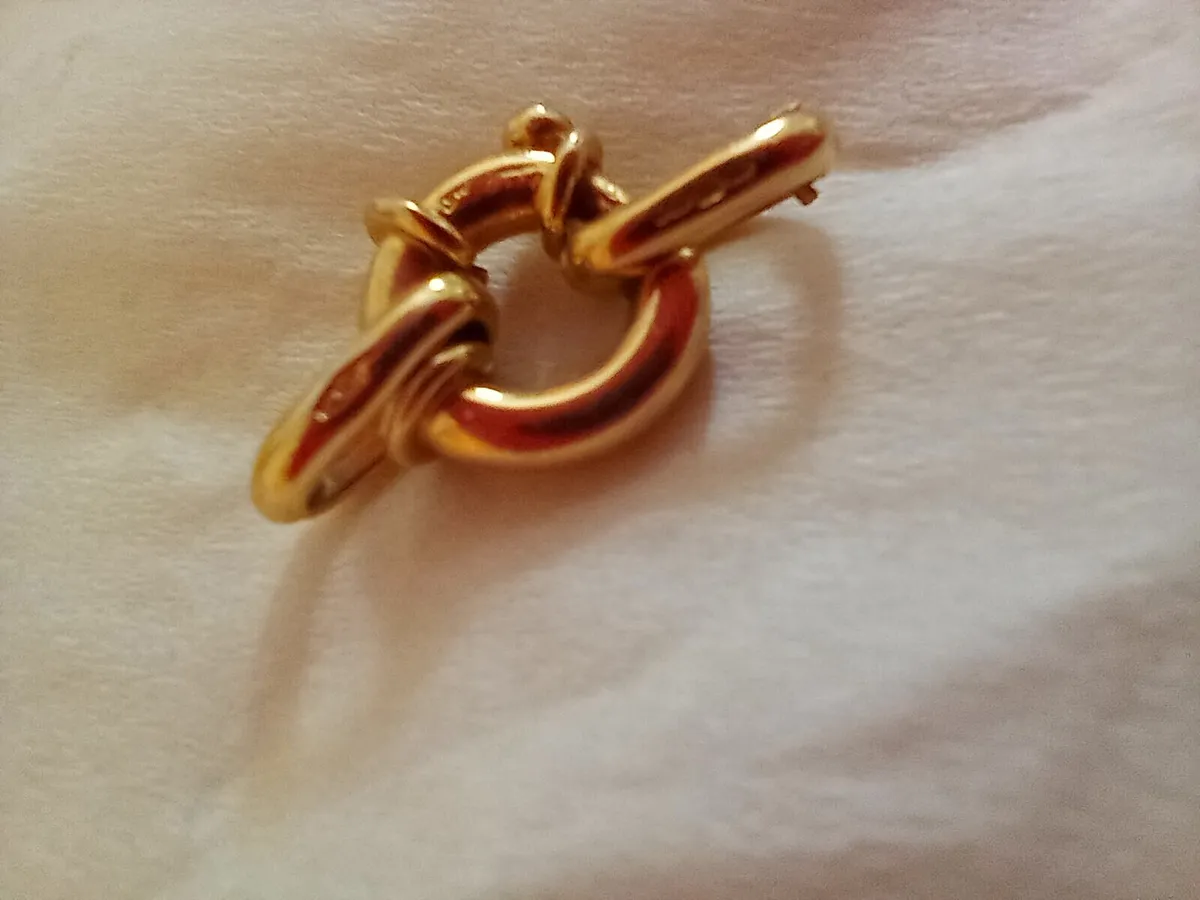 9 CT gold heavy duty vintage spring clip - Image 2