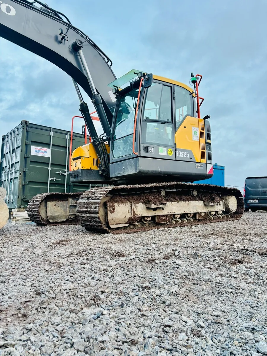 Excavator driver - Image 4