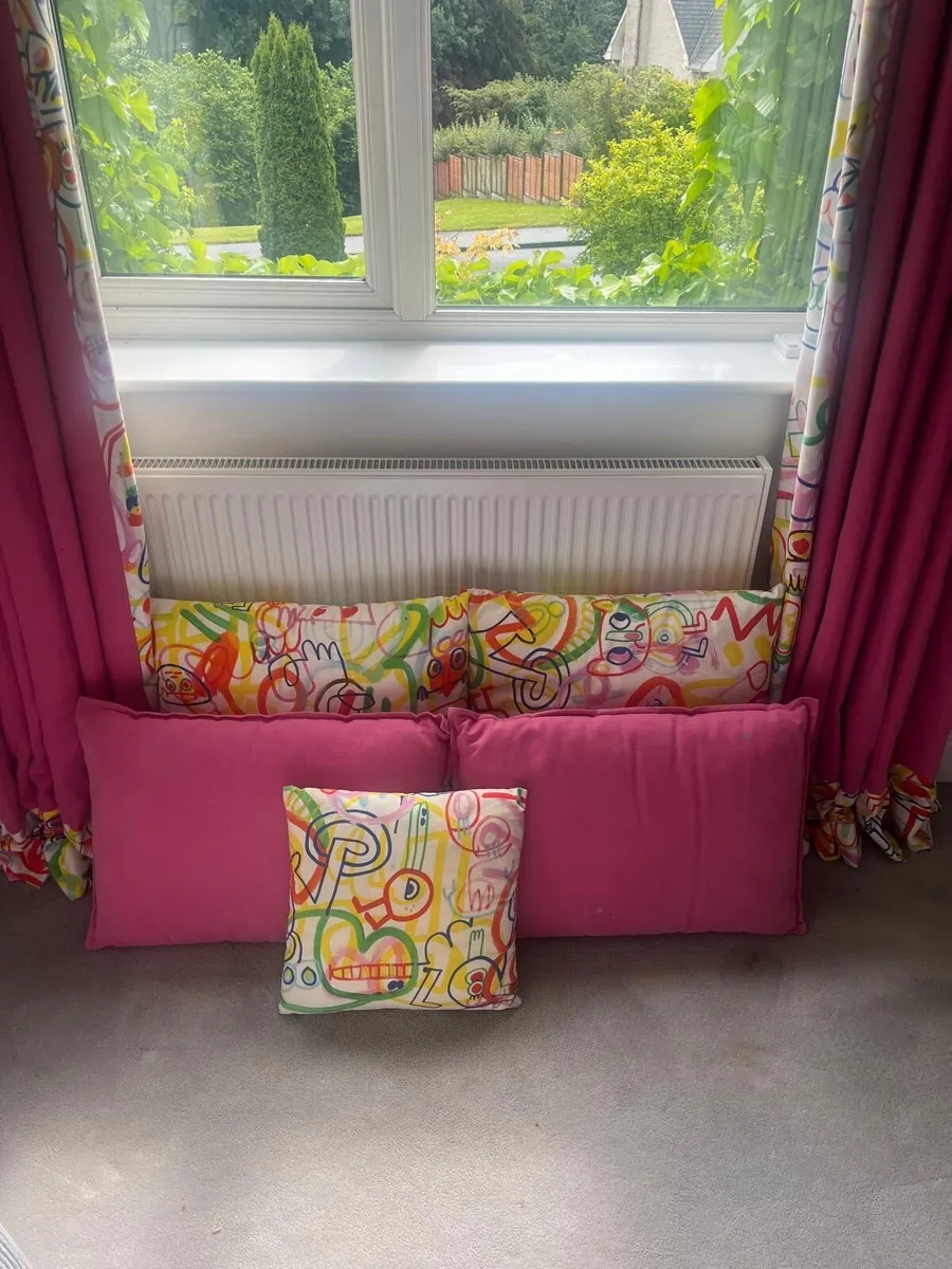Curtains & cushions set - Image 1