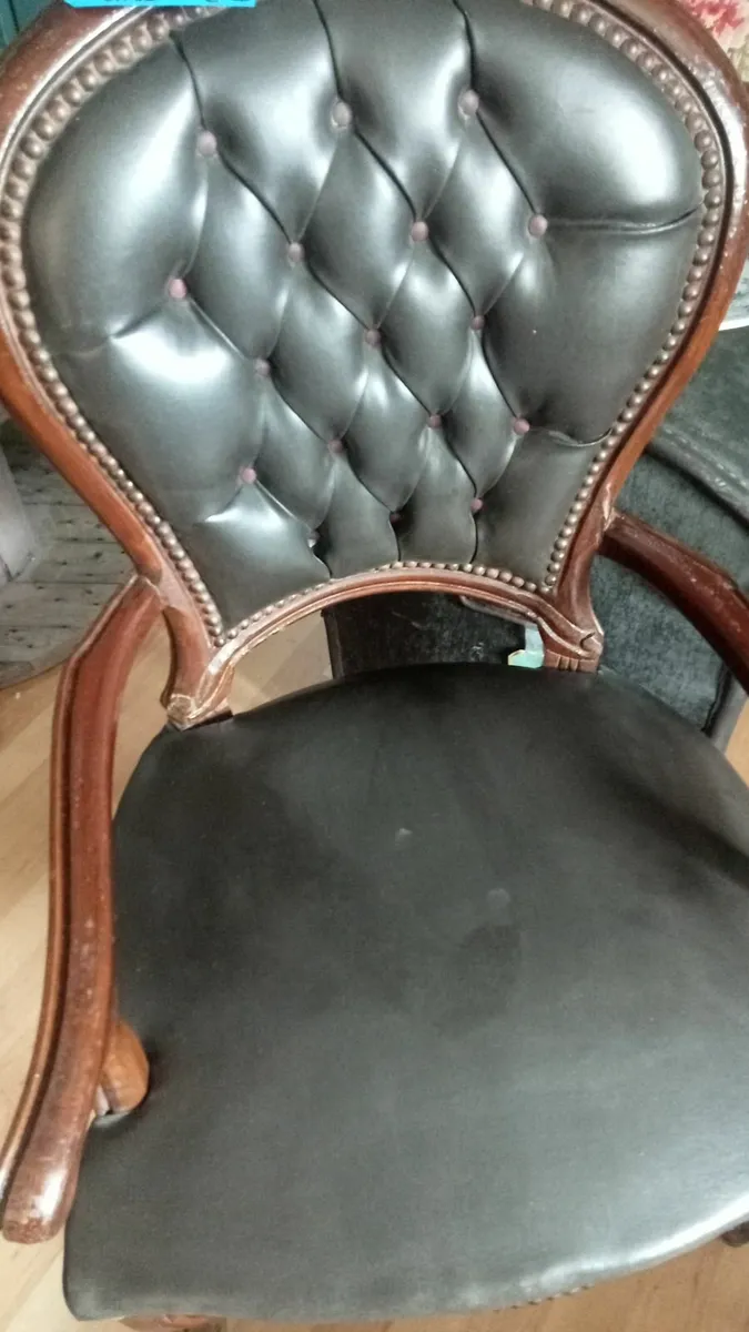 ANTIQUE FURNITURE AND COLLECTABLES - Image 1