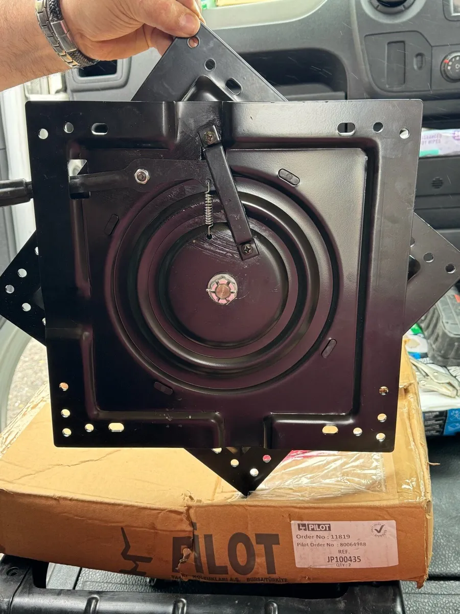 Swivel turntable - Image 1