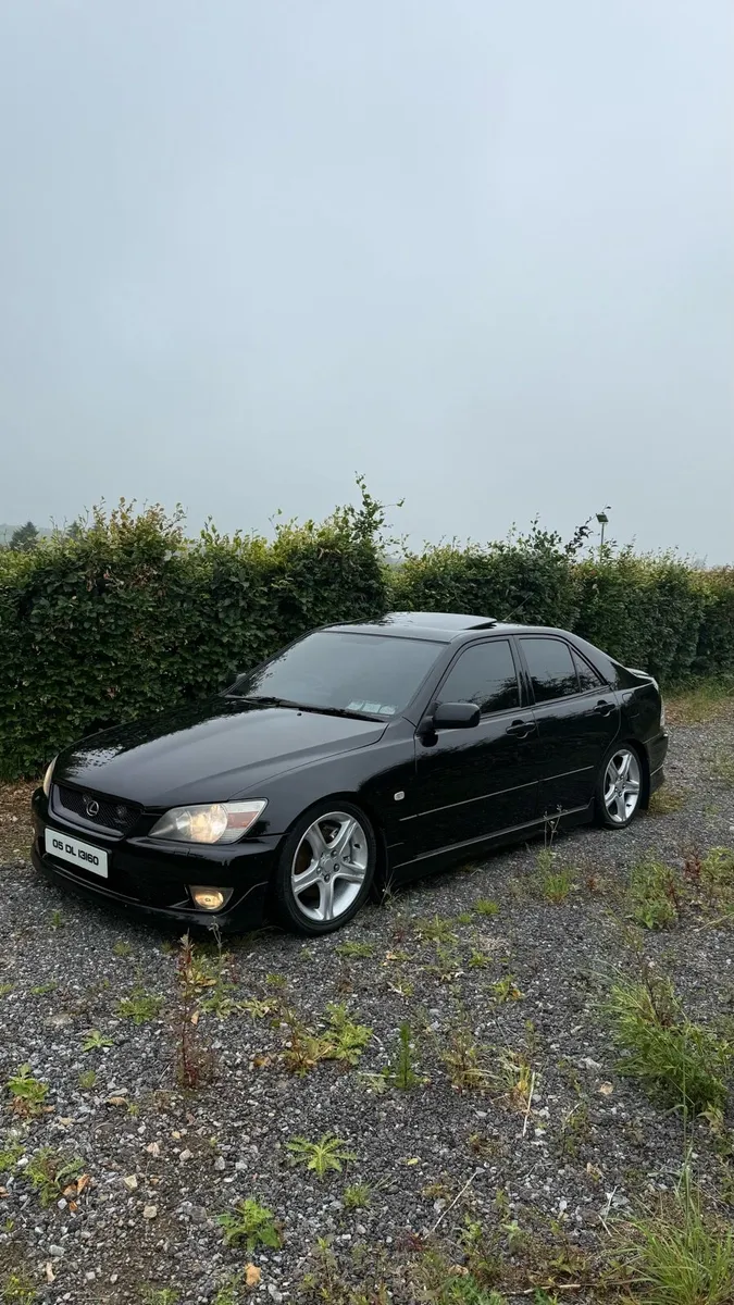 2005 Lexus is200 - Image 4