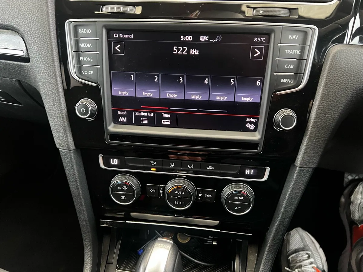 VW Golf TSI 1.4 High-line 140bhp automatic 7speed - Image 3