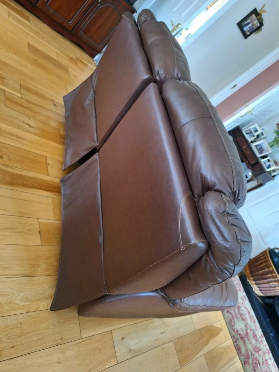 Leather sofa. 2 seater, recliner - Image 3