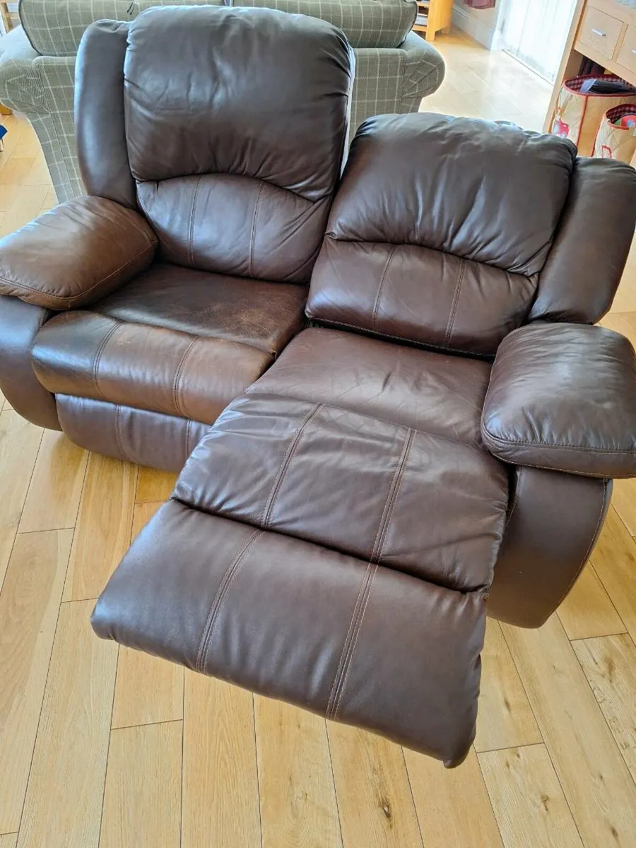 Leather sofa. 2 seater, recliner - Image 4