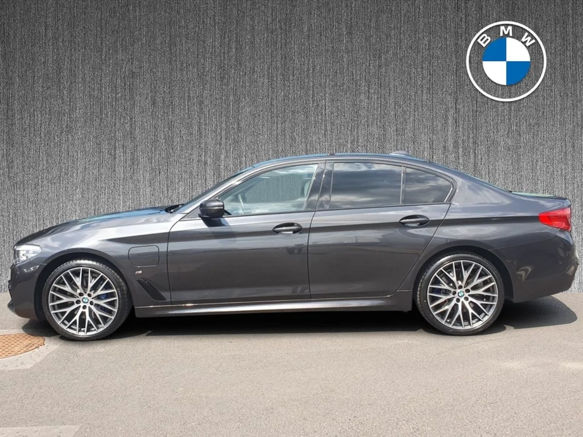 BMW 5 Series 530e M Sport Iperformance Saloon - Image 4
