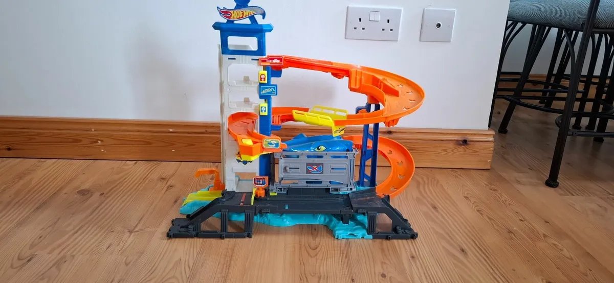 Hotwheels toys bundle - Image 3