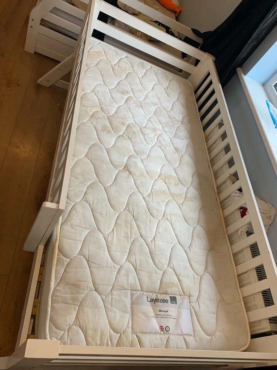 Single bed - Image 1
