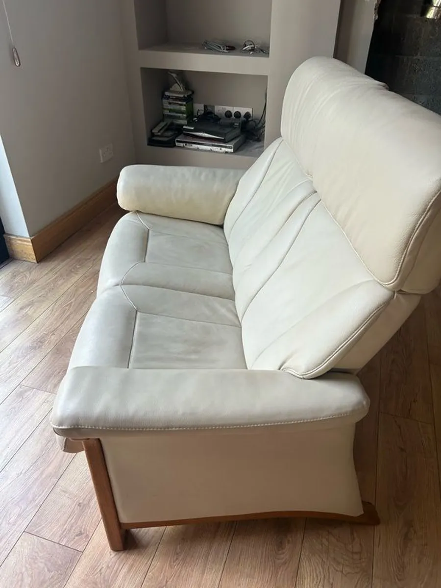 2 seater italian leather couch - Image 3