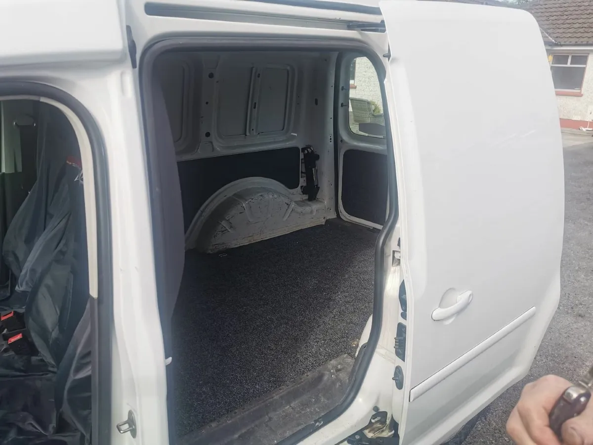 Volkswagen Caddy 2013 - Image 3