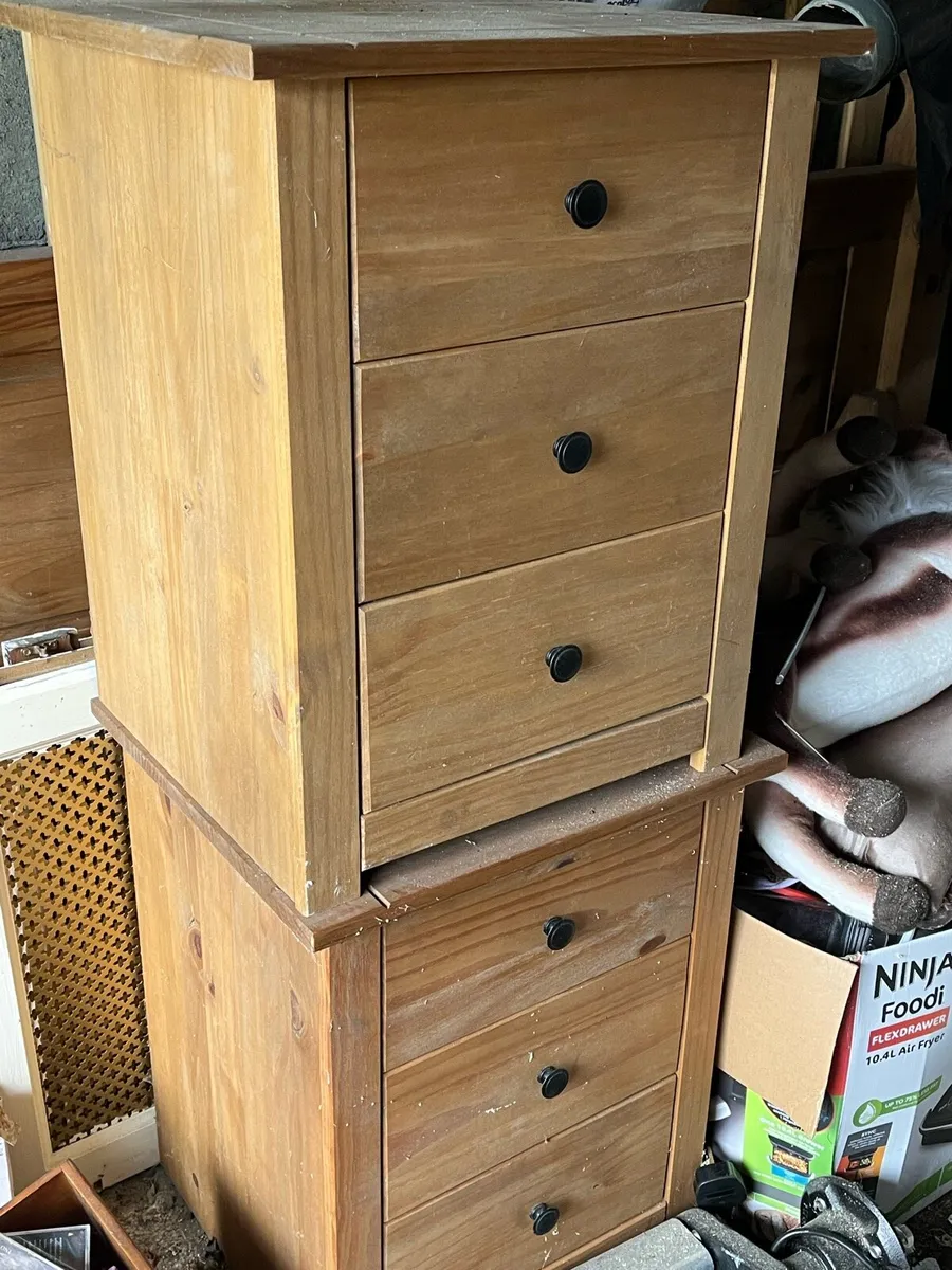 Pine bed and two lockers - Image 2