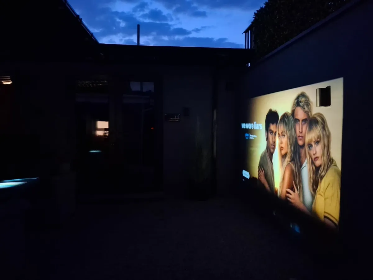 // PROJECTOR  & SCREEN ///// - Image 1