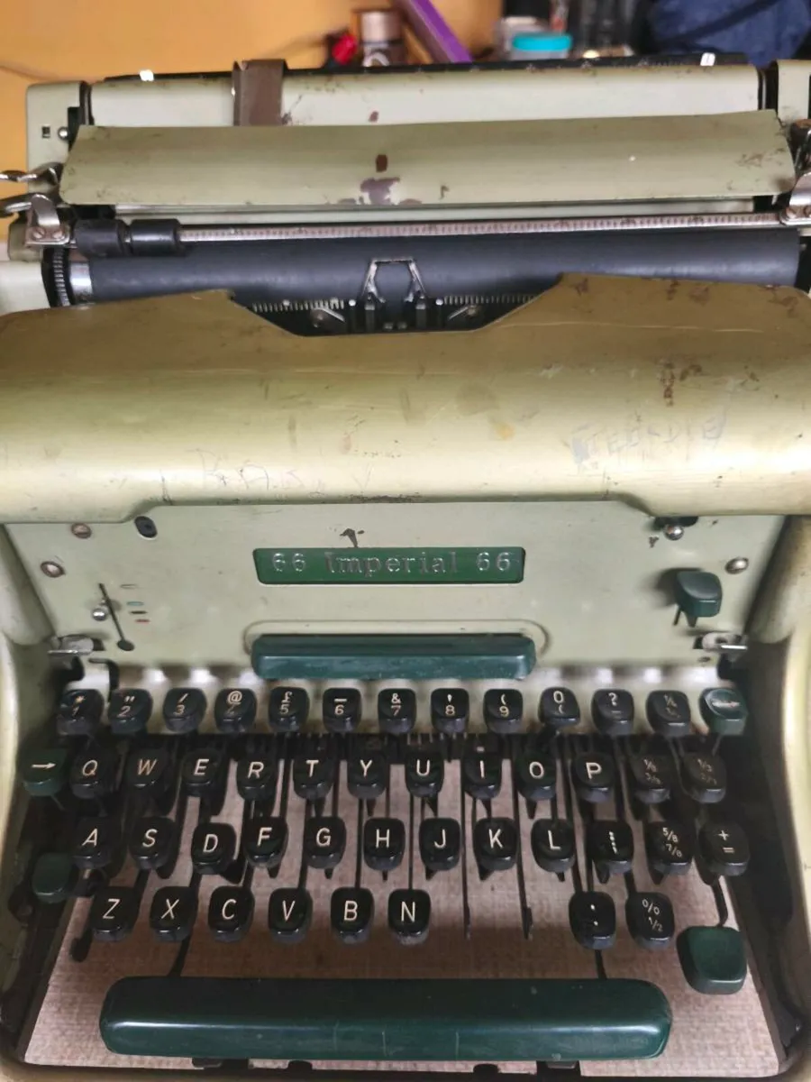 Antique type writer - Image 1