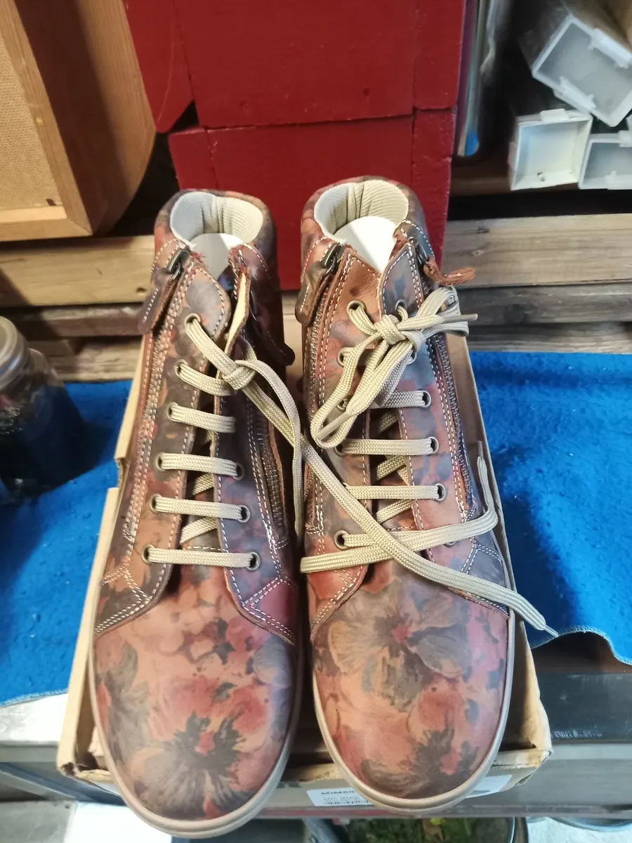 Boots - Image 1